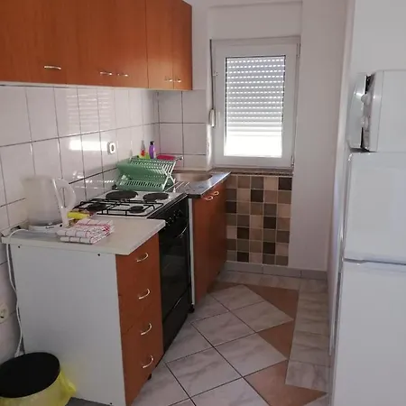 Apartment Adrian Ponuka Tri Samostatne Len 10m Od Mora.